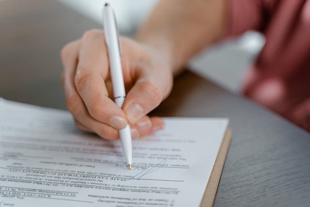 助成金の申請書類の記入