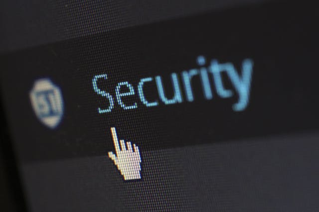 Securityの文字が書かれたパソコンのスクリーン