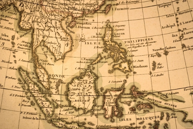 フィリピンやインドネシアを中心に描かれた古い地図